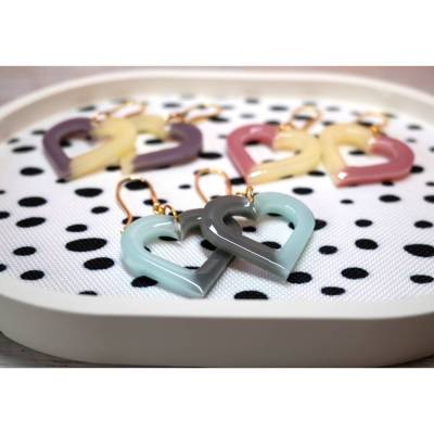 Ombré Herz-Ohrringe – Goldene Statement-Ohrringe aus UV-Resin mit Zirkonia, handgefertigt, Y2K Stil