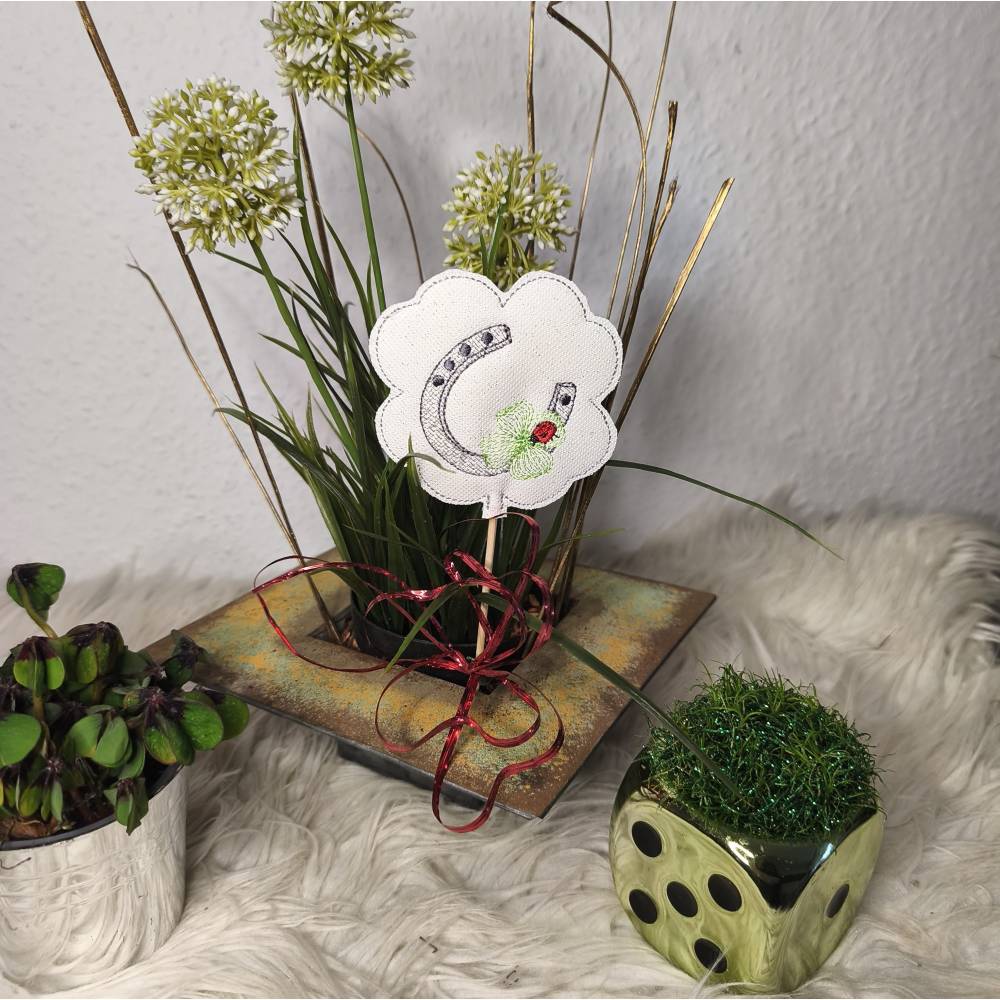 Stickdatei Glücksbringer Blumenstecker ITH Set 2607 – Hufeisen, Kleeblatt & Marienkäfer 2026 bis 2030 Bild 3