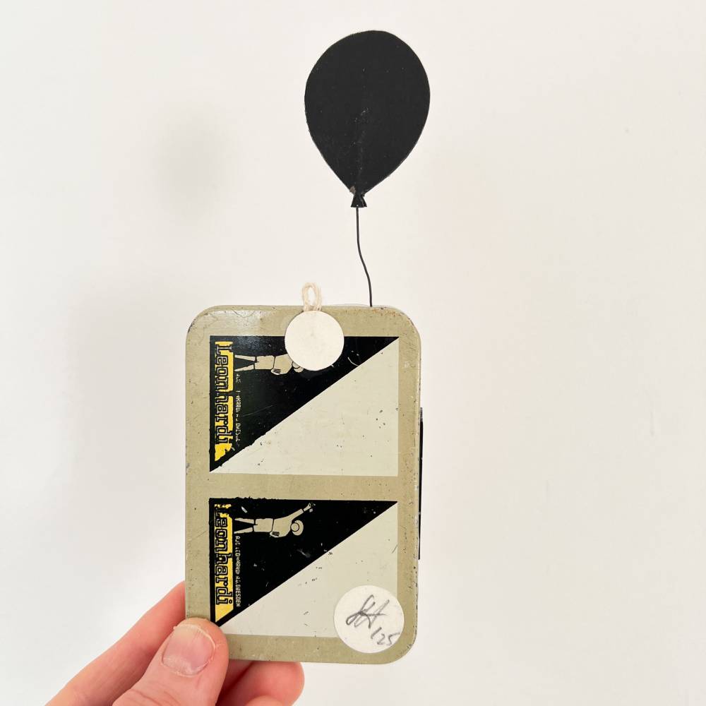 3D-Collage in einem Deckel einer alten Tabakdose "Ballon" Bild 4