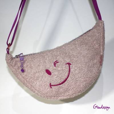 Bestickte Kindertasche Luna – Trendige Moon Bag aus Boucle mit verstellbarem Tragegurt