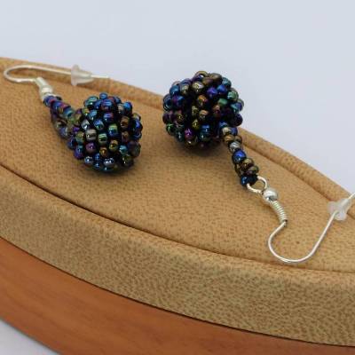 Kugelohrringe - Ohrhänger - blau grün irisierend - Kugel aus Glasperlen gehäkelt - Ohrschmuck - Kugel  - Häkelschmuck