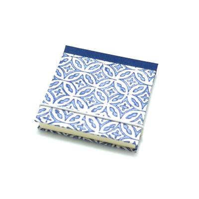 Haftnotiz Mäppchen mit Hardcovereinband – Wiederbefüllbares Klebezettel Mäppchen als Geschenk - blaue Ornamente
