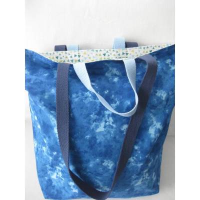 Stofftasche aus Baumwolle mit vier Henkeln