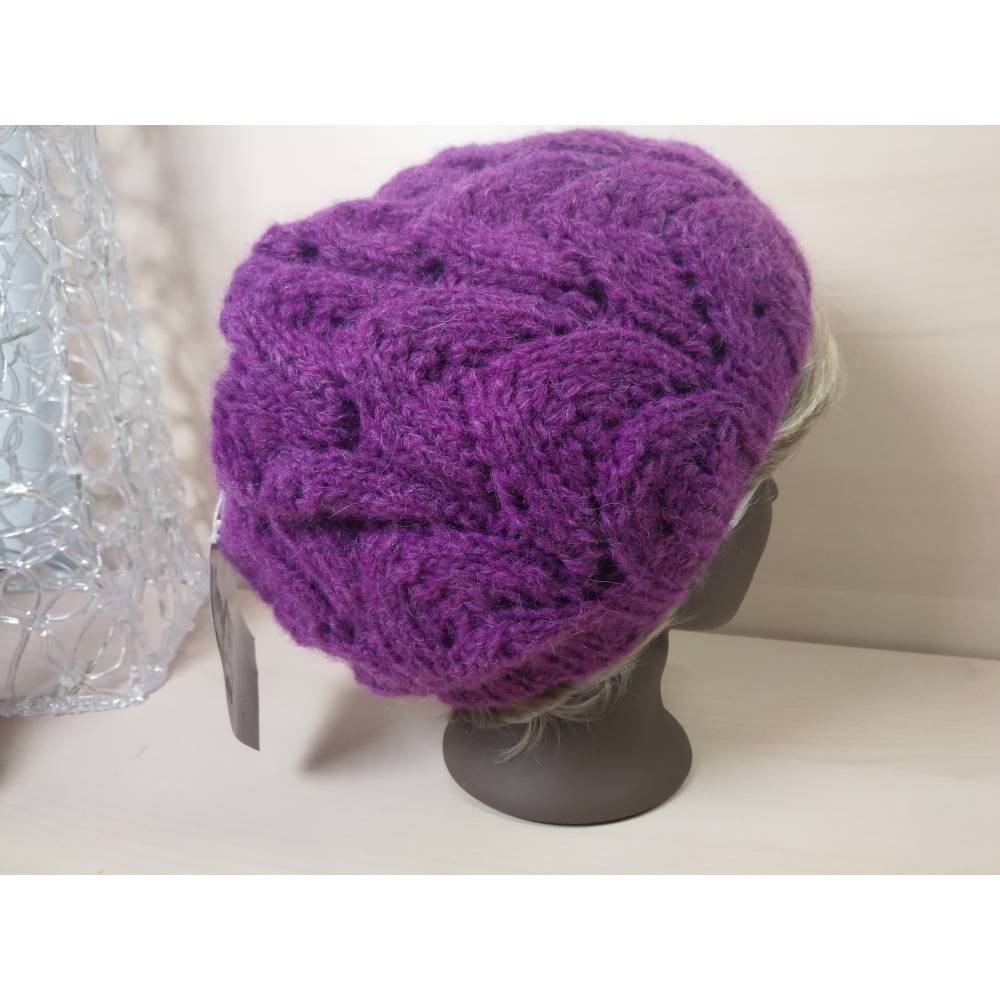 Handgestrickte Ajourmütze Lila – Unikat aus Diverso von Lana Grossa Bild 3