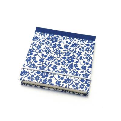 Haftnotiz Mäppchen mit Hardcovereinband – Wiederbefüllbares Klebezettel Mäppchen als Geschenk - blaue Blumen