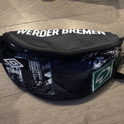 Handgemachte Bauchtasche aus einem Trikot- nachhaltige Gürteltasche/ Unikat/ Fair & Regional