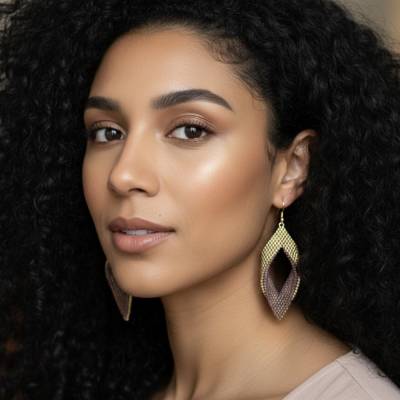 Handgefertigte Ohrringe, Ohrschmuck aus edlen japanischen Perlen – leicht & angenehm zu tragen