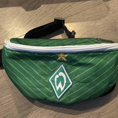Handgemachte Bauchtasche aus einem Trikot- nachhaltige Gürteltasche/ Unikat/ Fair & Regional