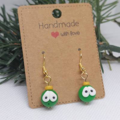 Witzige Weihnachtskugel-Ohrschmuck aus Polymer Clay mit Kulleraugen, 1 cm Kugel, grün mit Augen