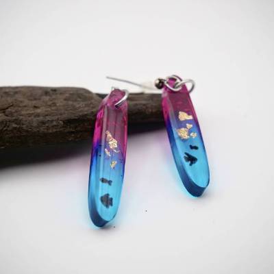 Handgemachte Epoxidharz-Ohrringe mit Fischen – Blau-Pink-gold, Geschenkidee für Frauen