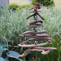 Handgefertigter Gartenstecker aus Treibholz mit Edelstahlkugeln – maritimer Deko-Unikat