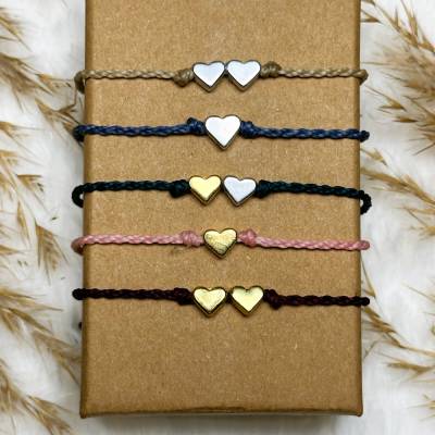 Personalisiertest Armband mit Herzen in Gold & Silber - für Freundschaft, Partnerschaft & Familie