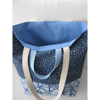 Stofftasche aus Baumwolle mit vier Henkeln
