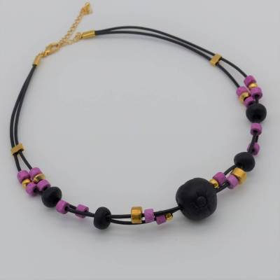 Lederkette, Keramikkette, lila schwarz gold, Collier, Halskette, griechische Keramikperlen, Keramikschmuck