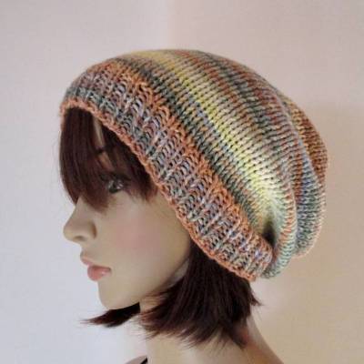 Mütze aus weicher Wolle mit einmaligem Farbverlauf, Beanie, Strickmütze
