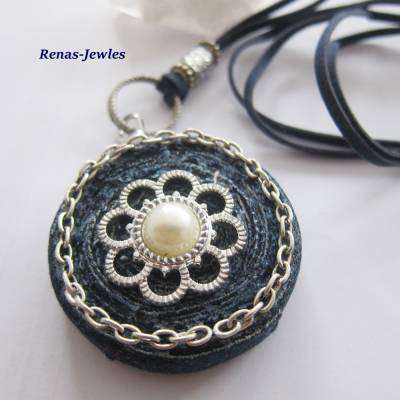 Lange Kette mit Anhänger Blume silberfarben blau Velourband Upcycling Handmade Schmuck