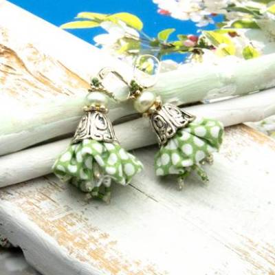 Lässige handgemachte  florale Blüten bohemian hippie Ohrhänger – Unikat, grün