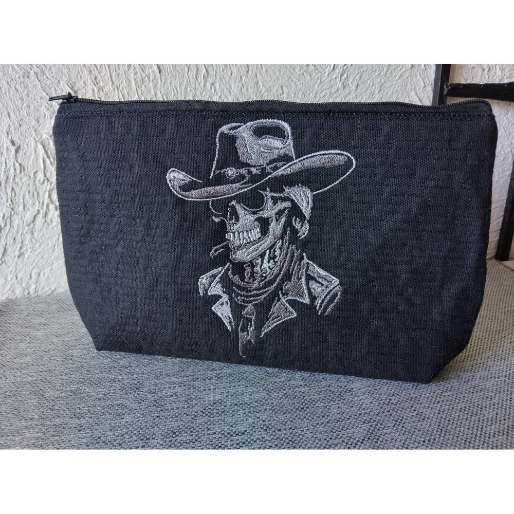 Skelett Cowboyhut Lichteffekt Stickdatei 12-14x18cm – Totenkopf Cowboy für schwarze Stoffe Bild 8