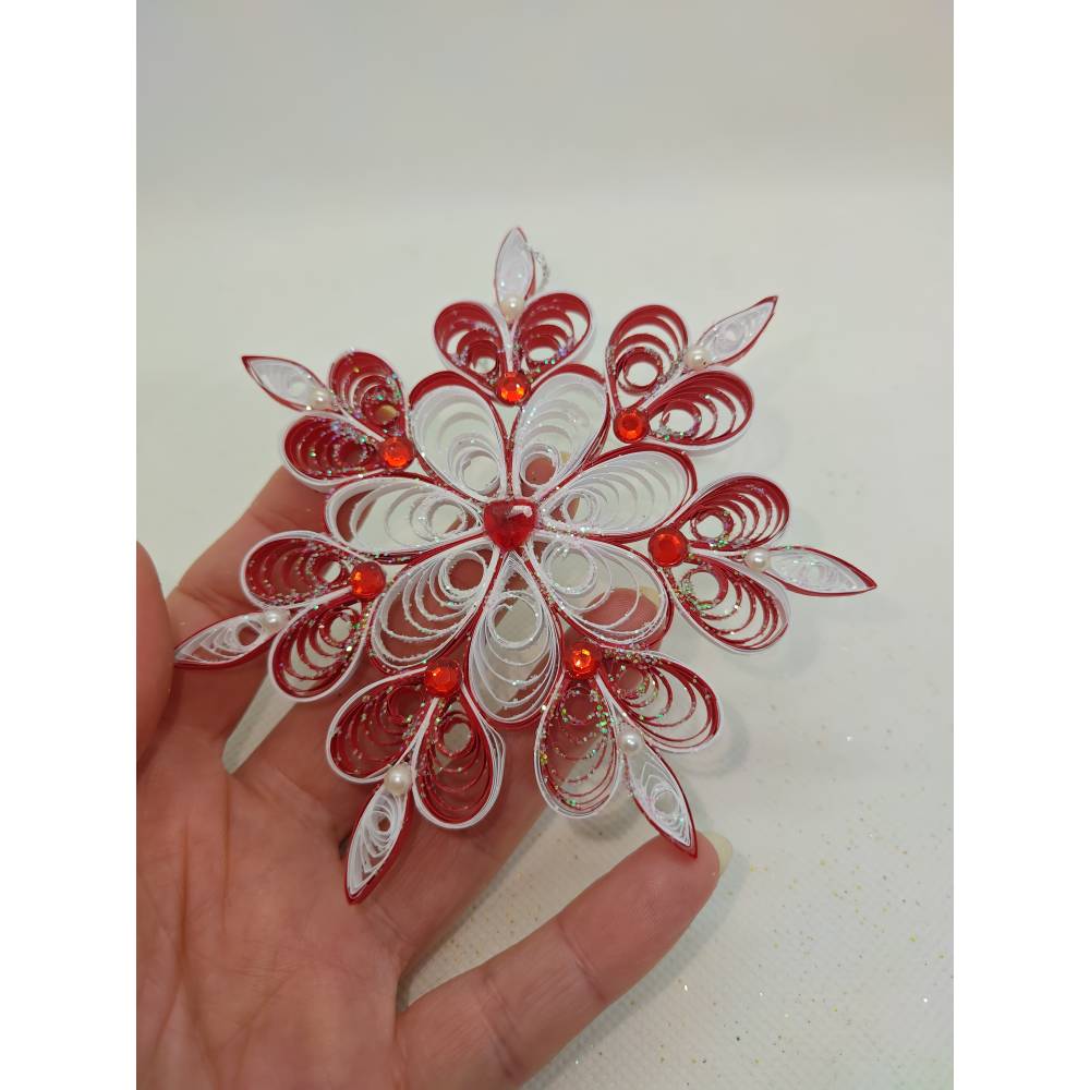 Handgemachte Quilling-Schneeflocke aus Papier  filigraner  Weihnachtsschmuck, Weihnachtsstern