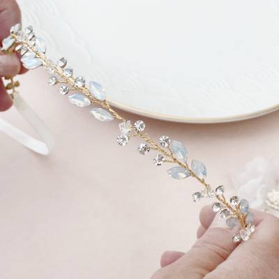 Brauthaarschmuck Haarranke von Alicia's Diary – filigranes Strass Brauthaaraccessoire