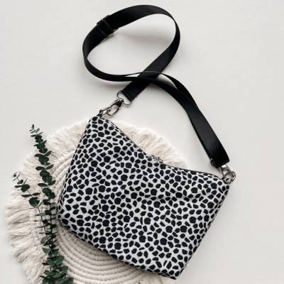 Umhängetasche Leo Canvas, Hobo Tasche, Halfmoon Bag, Handtasche