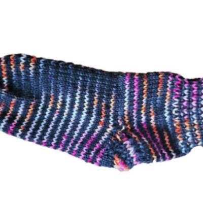 Handgestrickte Socken, Sneaker, Overknees & Strümpfe aus Qualitätsgarn – individuell gefertigt
