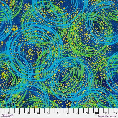 Moderner Swirl Stoff von Sue Penn PWSP111.BLUE – Baumwolle in Blau Grün Gelb für Patchwork & Nähen, 110cm breit