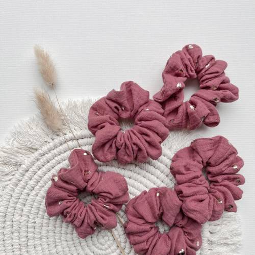 Scrunchie aus Musselin, altrosa, mit Herzen gold, Haargummi, Zopfgummi