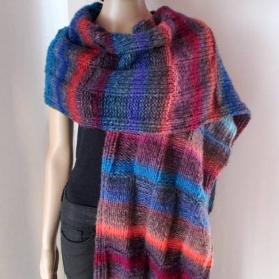 Kuschelweiche leichte Stola aus extrafeiner Merino-Wolle, breiter Schal in tollen Farben, handgestrickt