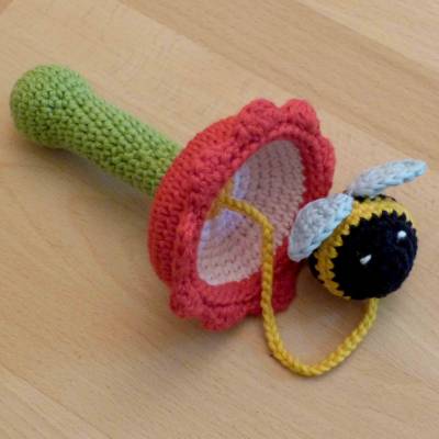 Häkelanleitung Becherball "Blume mit Hummel" Bewegungsspiel für Kinder, pdf-Datei