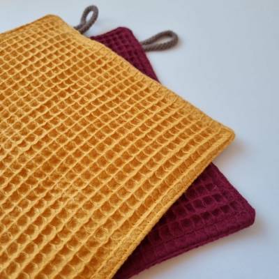Waffelpiqué-Tücher, 2er Set, senfgelb-bordeauxrot – vielseitige Putztücher & Waschlappen von he-ART by helen hesse