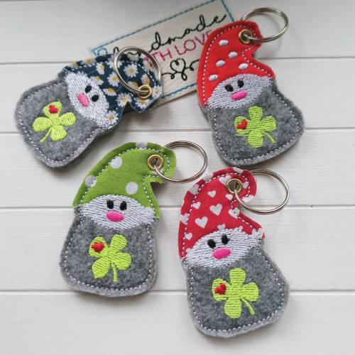 Glückswichtel Filz Schlüsselanhänger – Handgemachter Wichtel Glücksbringer, bunter Taschenbaumler Geschenk Schulanfang