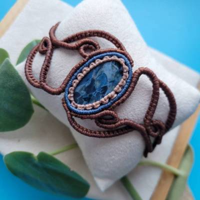 Makramee Armband mit Pietersit – Handgefertigtes Schmuckstück, größenverstellbar