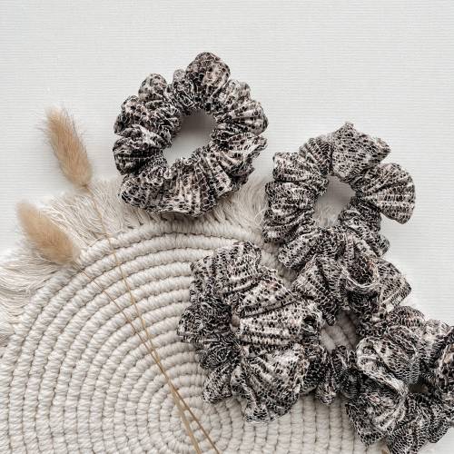 Leo Scrunchie Plissee gemustert, beige braun, Haargummi, Zopfgummi