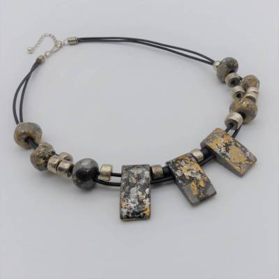 Keramikkette in grau bronze, Collier, Statementkette, Halskette, Lederkette, Perlen; Keramikschmuck, Handarbeit