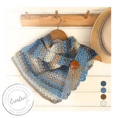 Häkelschal im blau grau creme Farbverlauf – gehäkelter Drachenschwanzschal mit Zacken und Holzknopf