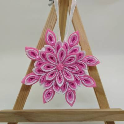 Handgefertigter Kanzashi-Anhänger „Rosenzart“, Weihnachtsstern