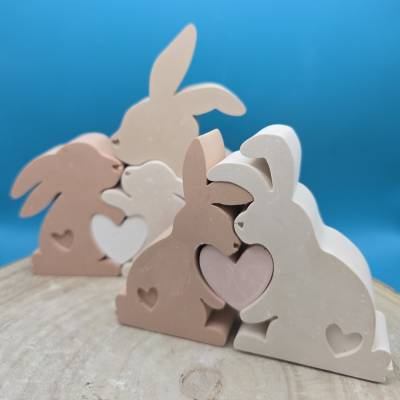 Handgemachtes Hasenpaar aus Raysin mit Herz – Zeitlose Oster- & Frühlingsdeko, Unikat Geschenkidee