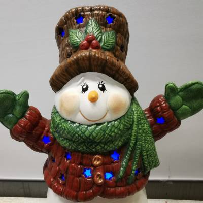 Romantischer Schneemann aus Keramik zum Beleuchten