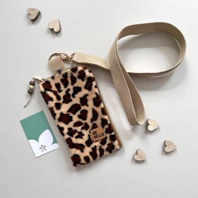 Versandfertig! Handytasche LEO aus Fellimitat – zimtblüte Crossbag im Streetstyle-Look