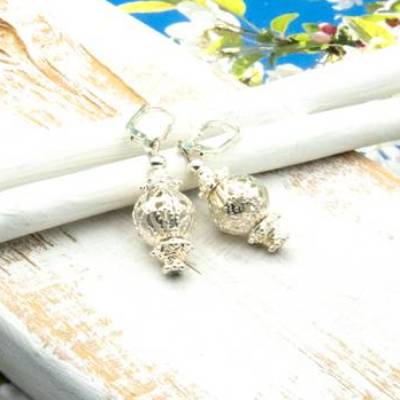 Lässige verspielte Ohrringe aus Metall & Silberfarben, Unikatschmuck – Geschenkidee für Frauen