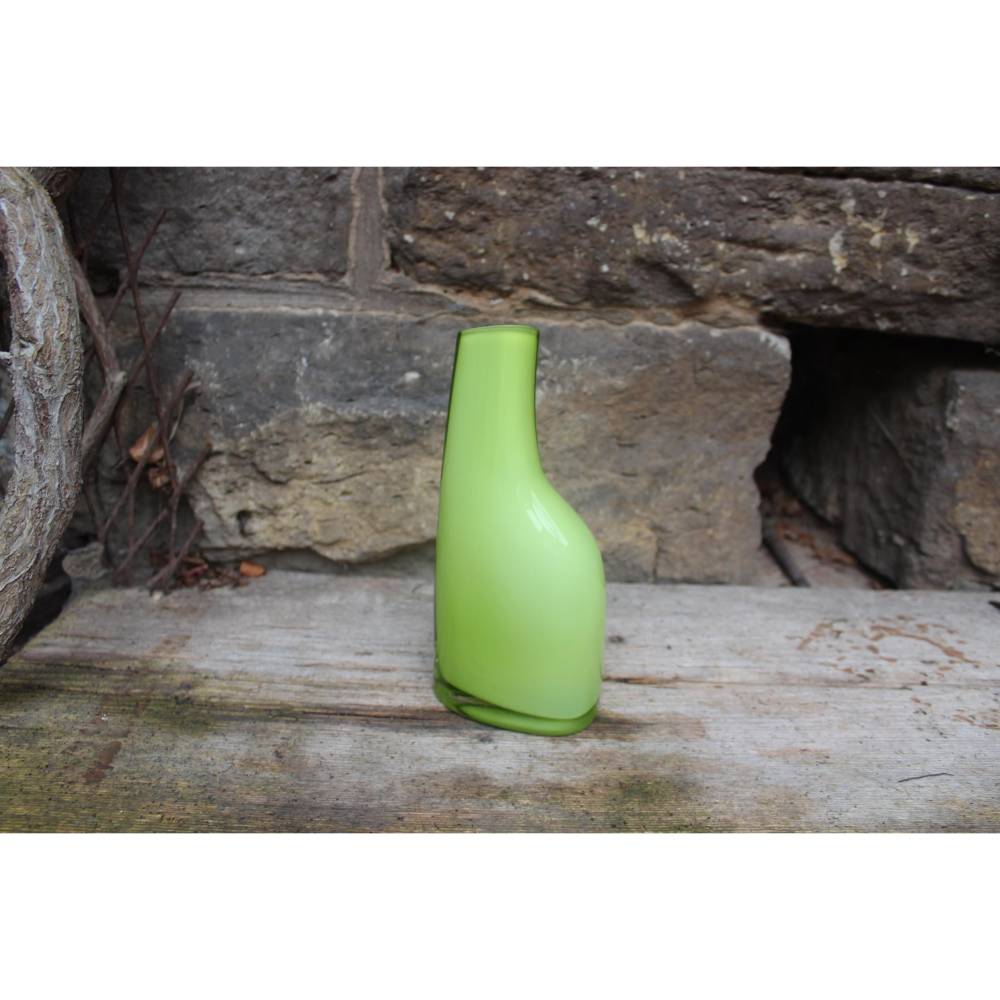 IKEA OKKSO Vase Limettengrün Vintage 90er Jahre – Überfangenes Glas, Sammlerstück, Modernistisches Design