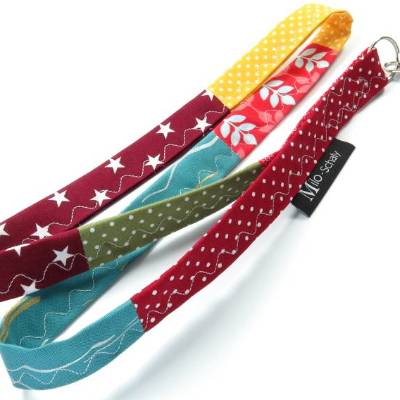 Schlüsselband lang mit Karabiner Stoff Patchwork Schlüsselanhänger Einzelstück rot bunt Punkte Sterne