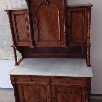 Antiker Aufsatzschrank Nussbaum/Wurzelholz restauriert – Original um 1890/1900