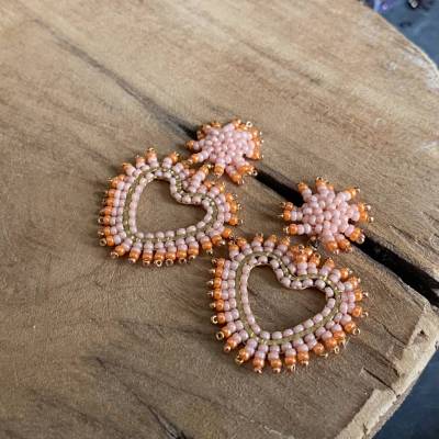 Ohrhänger Frida No 2  Handgefertigter Herz Ohrschmuck in Lachs|orange metallic