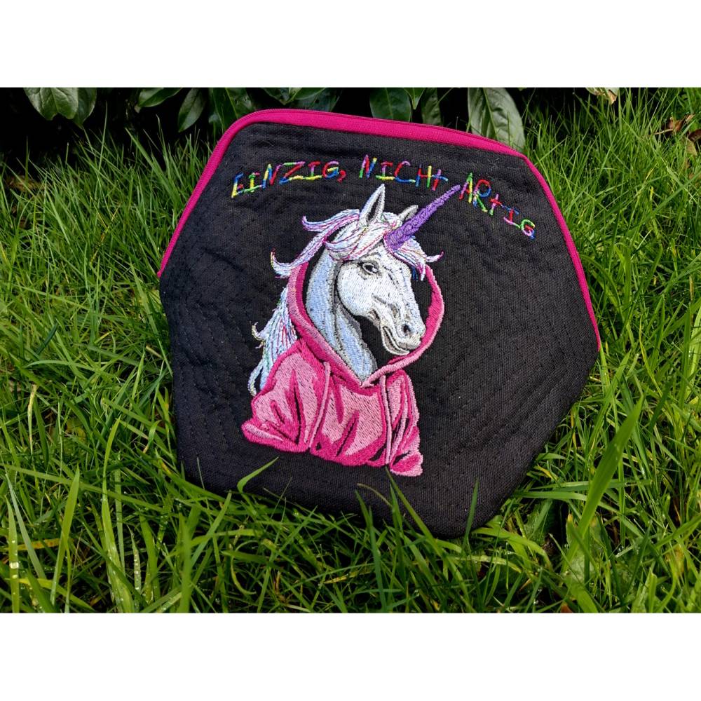 Einhorn cool Color Lichteffekt – 24-26*15-16cm, JEF 20*17cm Magisches Stickmuster für schwarze Stoffe Bild 6