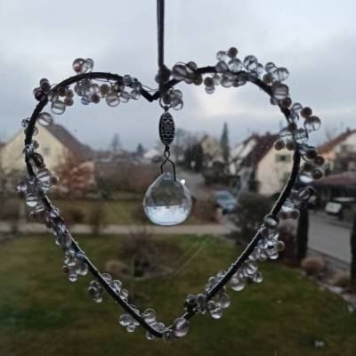 Suncatcher, Herz-Rahmen, mit Glasperlen und 2 cm Prismakugel
