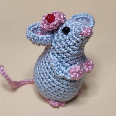Gehäkelte Maus "Milly Blum" als Schlüsselanhänger | Taschenanhänger | Amigurumi | Einschulung