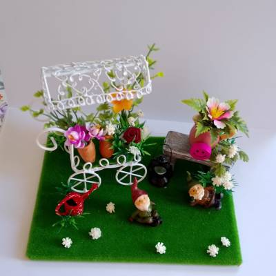 Geschenk Garten Deko – Einzigartige Szene für Blumenliebhaber vom SaBienchenshop