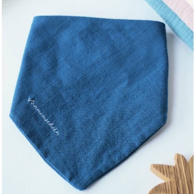 Handgenähtes Musselin-Baby-Halstuch zum Wenden – petrol und blau, 100% Baumwolle, mit Stickerei